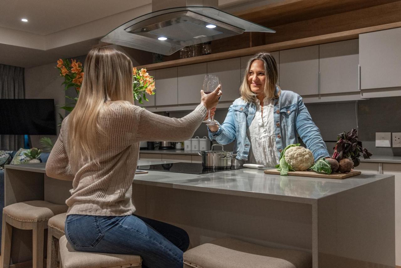 17 Marine, 2 Bedroom Sea-Facing Apt101 허머너스 외부 사진